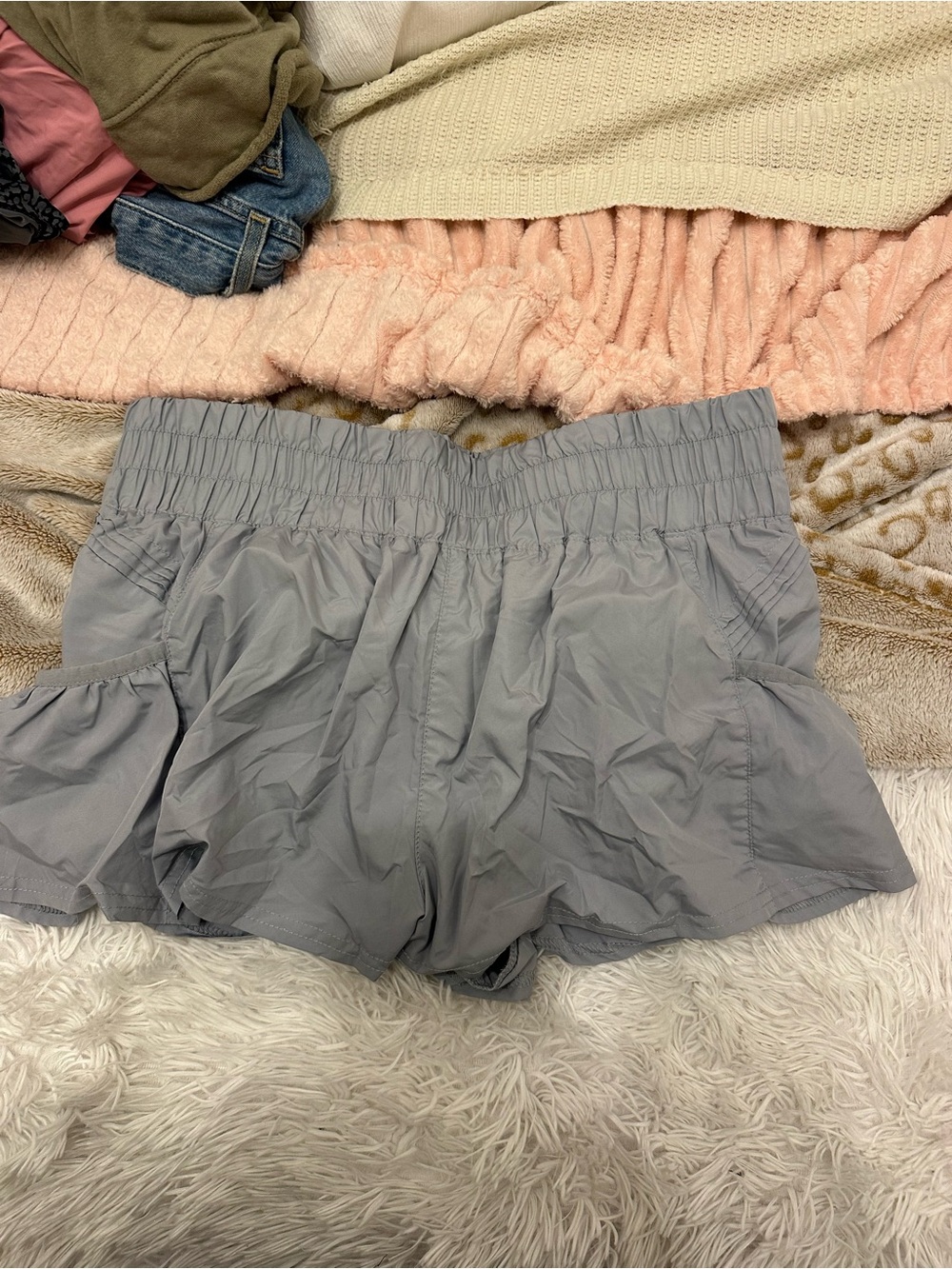 Women's Elastic-Waist Active Shorts in Light Gray
